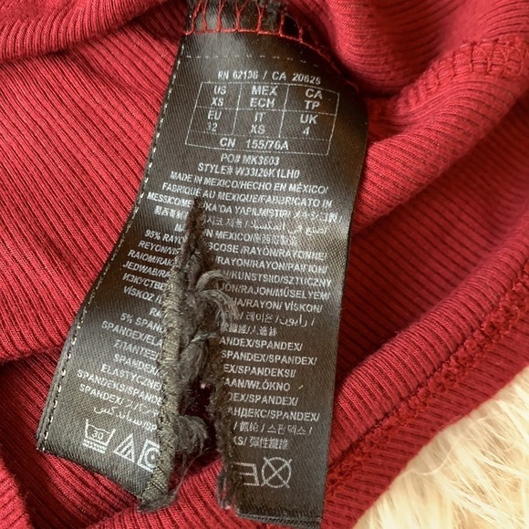 Guess Scoop Neck 3/4 Sleeve Ribbed Tee Size XS - Picture 5 of 5